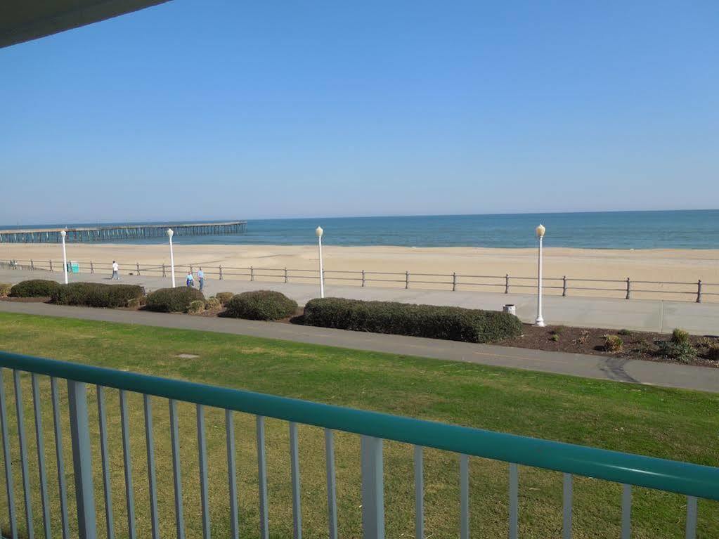 Baymont By Wyndham Virginia Beach Oceanfront Exterior photo